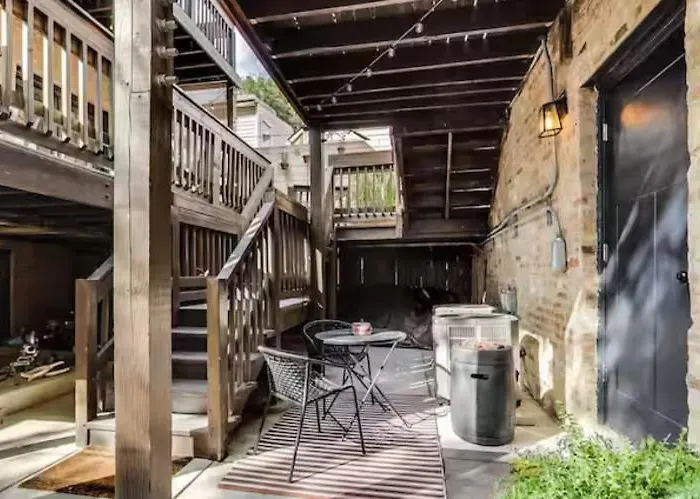 Modern 2br With Patio & Cozy Space *